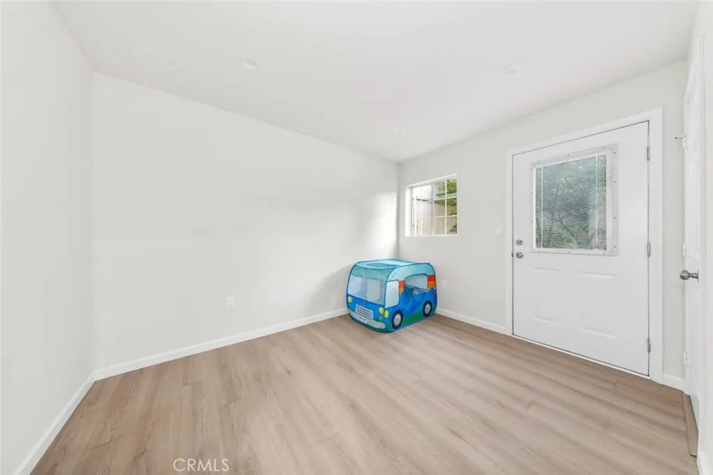 10554 Plainview, Tujunga, California 91042 home-pic-36